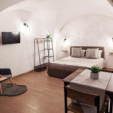 Ravi Romantic Jacuzzi Suite Bari Exterior photo