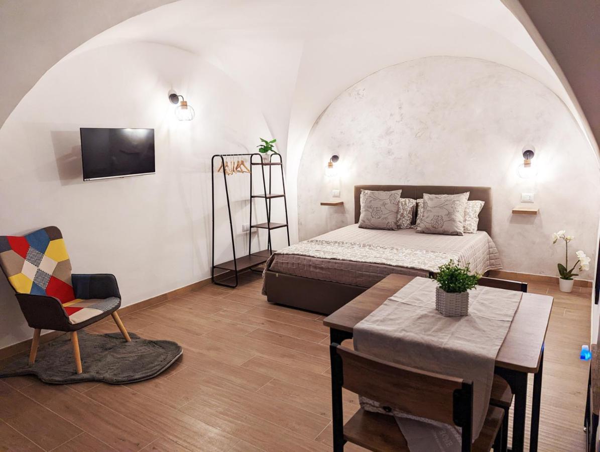 Ravi Romantic Jacuzzi Suite Bari Exterior photo