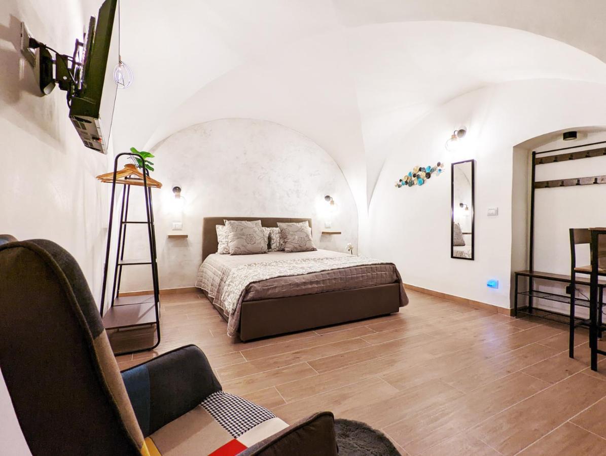 Ravi Romantic Jacuzzi Suite Bari Exterior photo