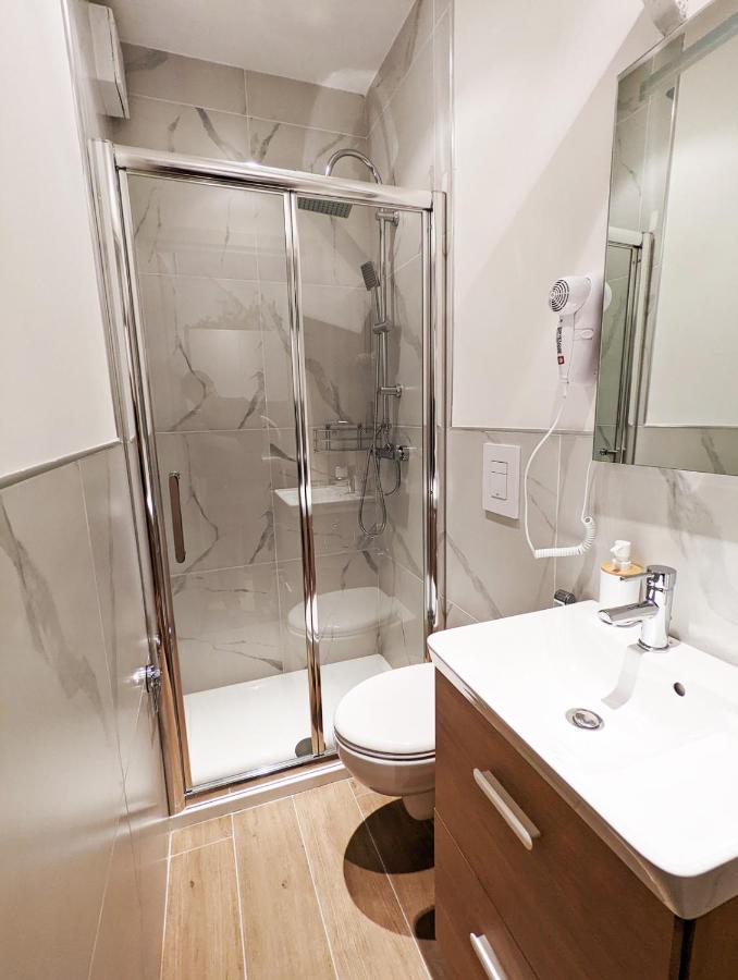 Ravi Romantic Jacuzzi Suite Bari Exterior photo